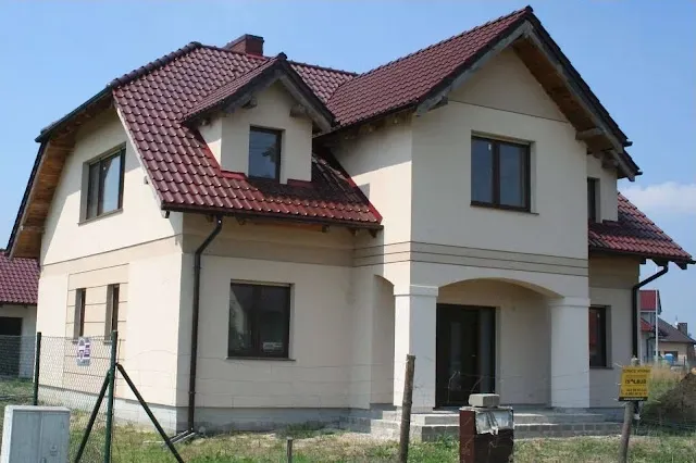 Zdjęcie Jaki kolor elewacji do mahoniowych okien, aby uniknąć błędów w aranżacji?