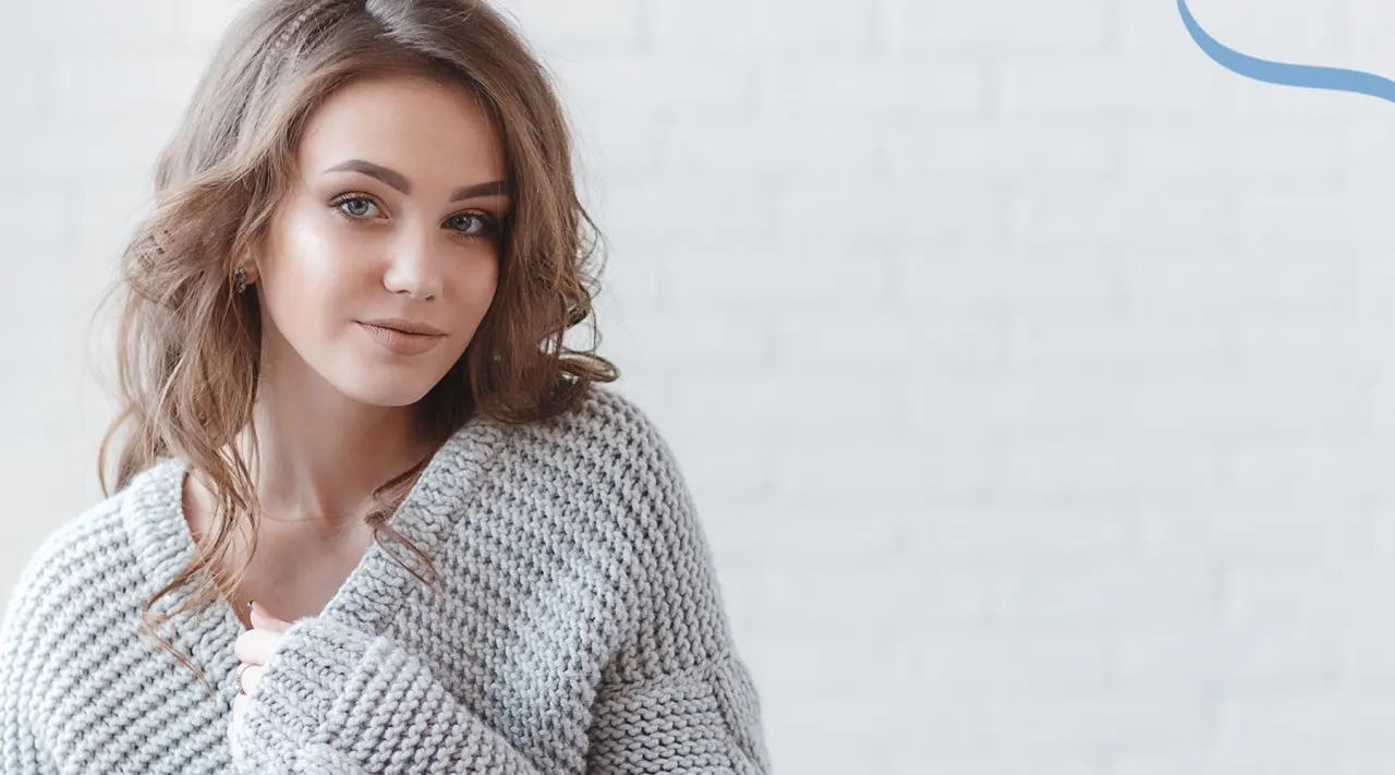 Zdjęcie Fryzury i makijaż dla kwadratowej twarzy, które zmiękczą rysy
