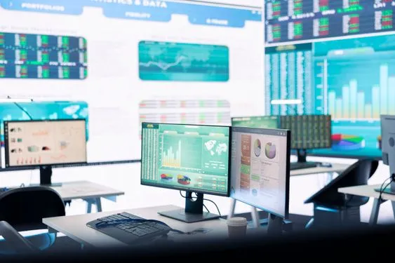 Zdjęcie Monitor 24 czy 27 - który wybór zapewni lepszą jakość pracy?