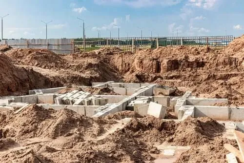 Zdjęcie Czym zasypać fundamenty wewnątrz, aby uniknąć problemów z osiadaniem?