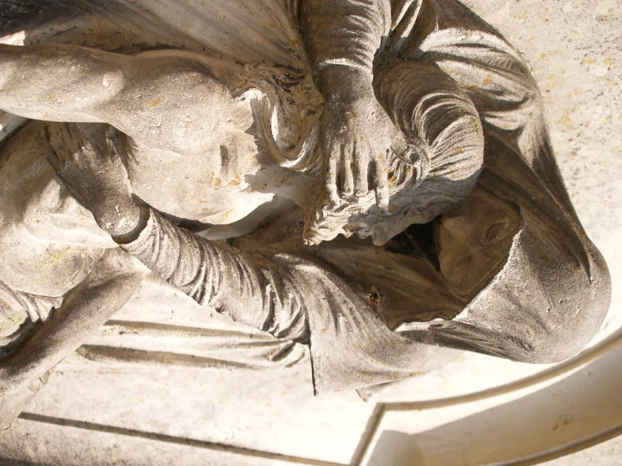 Zdjęcie Motyw matki i ojca w literaturze: jak wpływają na bohaterów?