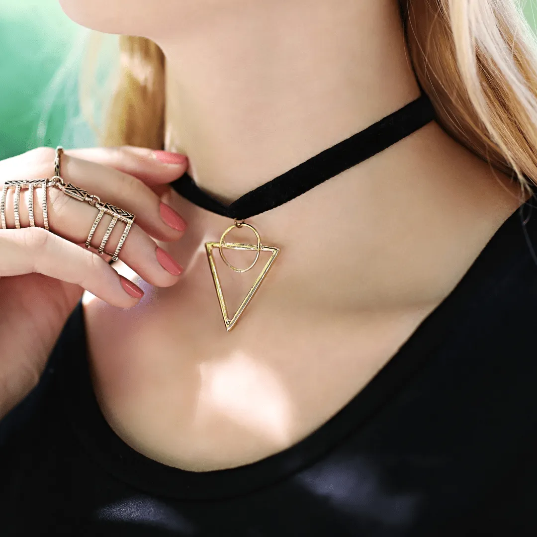 Zdjęcie Co oznacza naszyjnik choker? Historia, styl i jego znaczenie