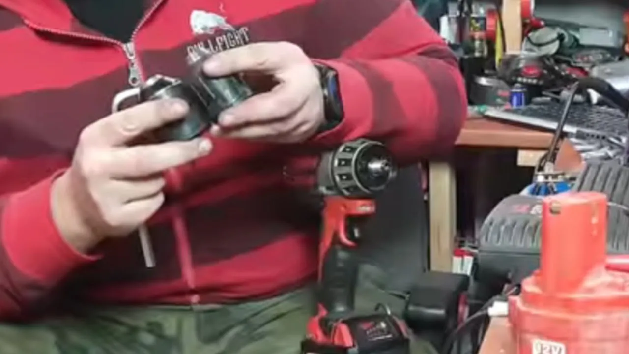 Zdjęcie Jak zdjąć uchwyt z wiertarki - proste kroki i ważne wskazówki