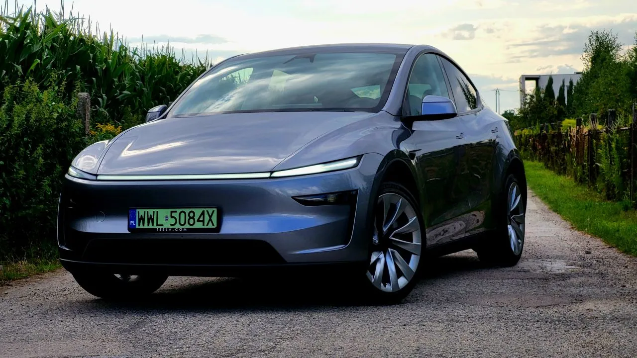 Zdjęcie Ile przejedzie Tesla? Zasięg różnych modeli w trudnych warunkach