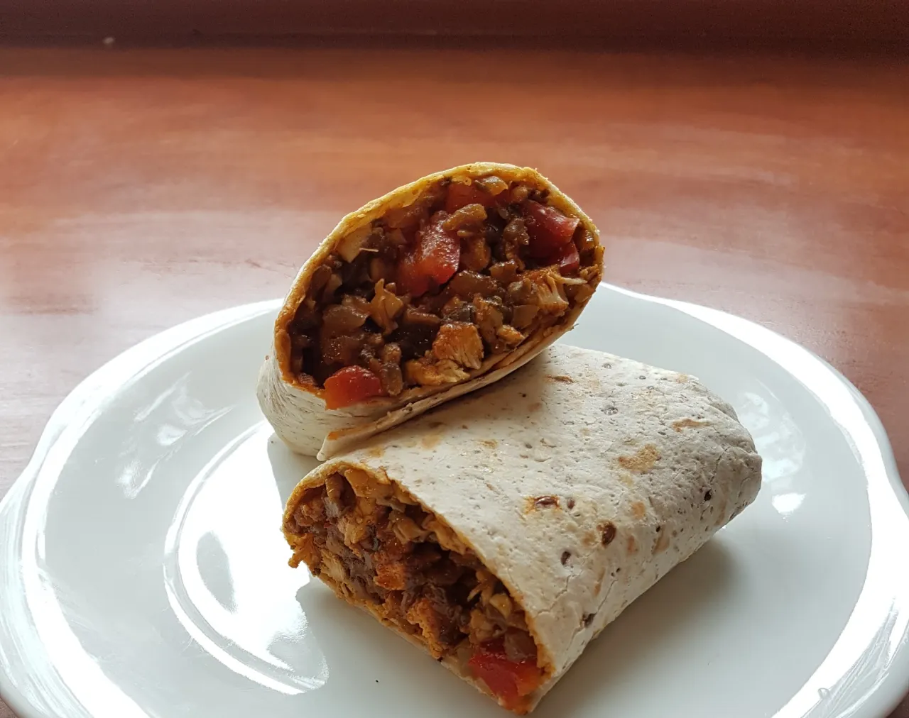 Zdjęcie Ile kalorii ma tortilla z kurczakiem? Zaskakujące fakty o kaloriach