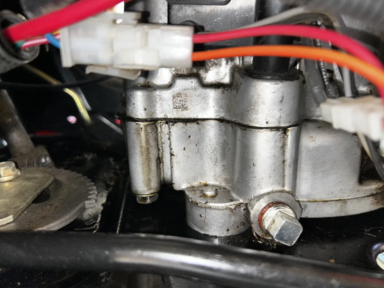 Zdjęcie Ile oleju wchodzi do silnika Briggs&Stratton? Sprawdź wymagania!