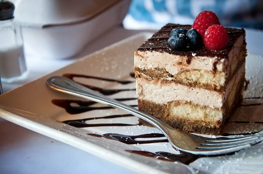 Zdjęcie Imprezowe tiramisu na biszkopcie - przepis na dużą blachę dla gości
