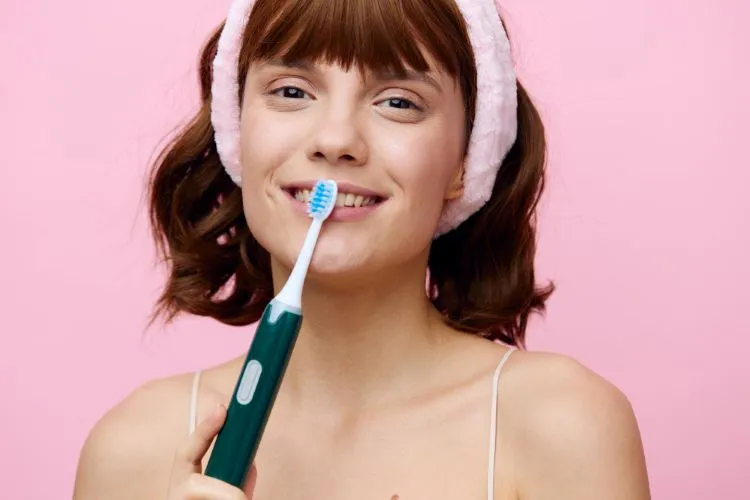 Zdjęcie Czy szczoteczka soniczna niszczy plomby? Prawda o bezpieczeństwie!