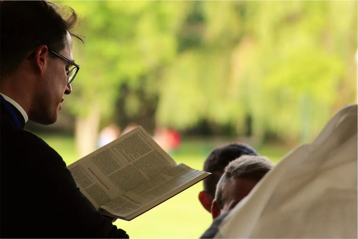 Zdjęcie Ile trwa msza bierzmowania? Zaskakujące fakty o czasie trwania