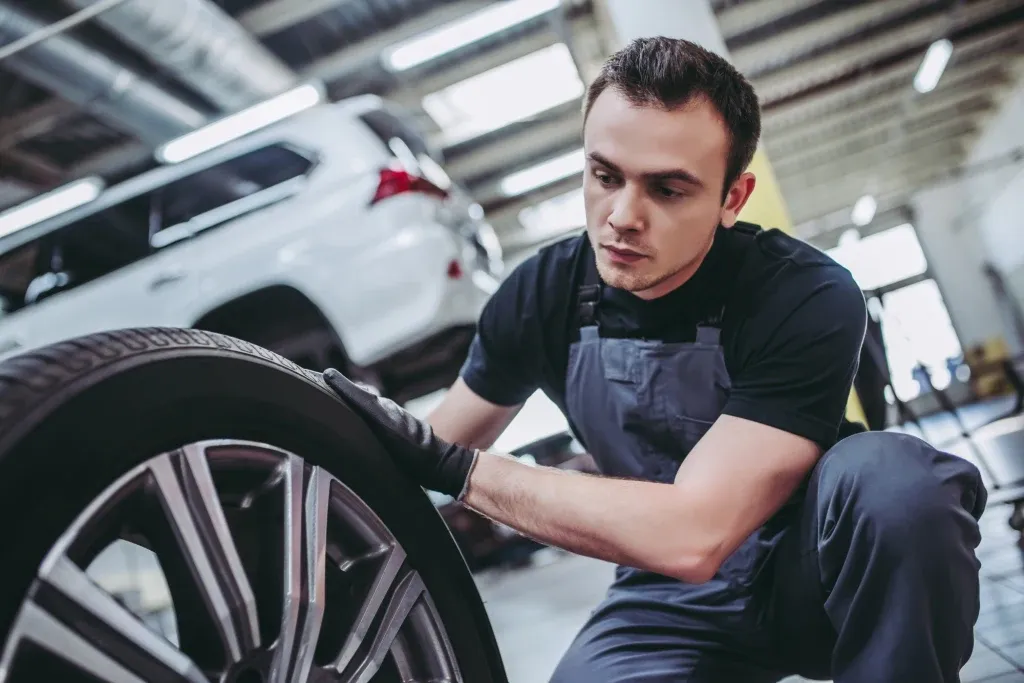 Zdjęcie Ile można jeździć na oponach? Sprawdź, zanim będzie za późno