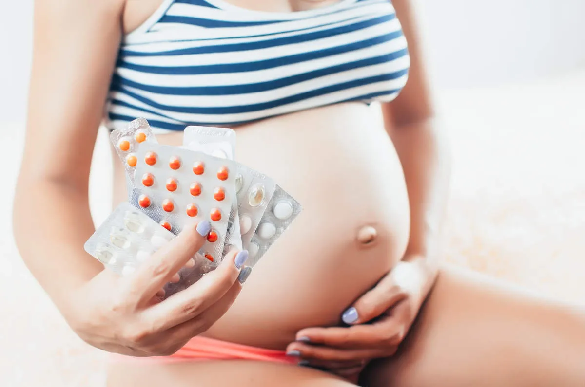 Zdjęcie Bezpieczne leki na przeziębienie w ciąży – co możesz brać, a czego unikać?