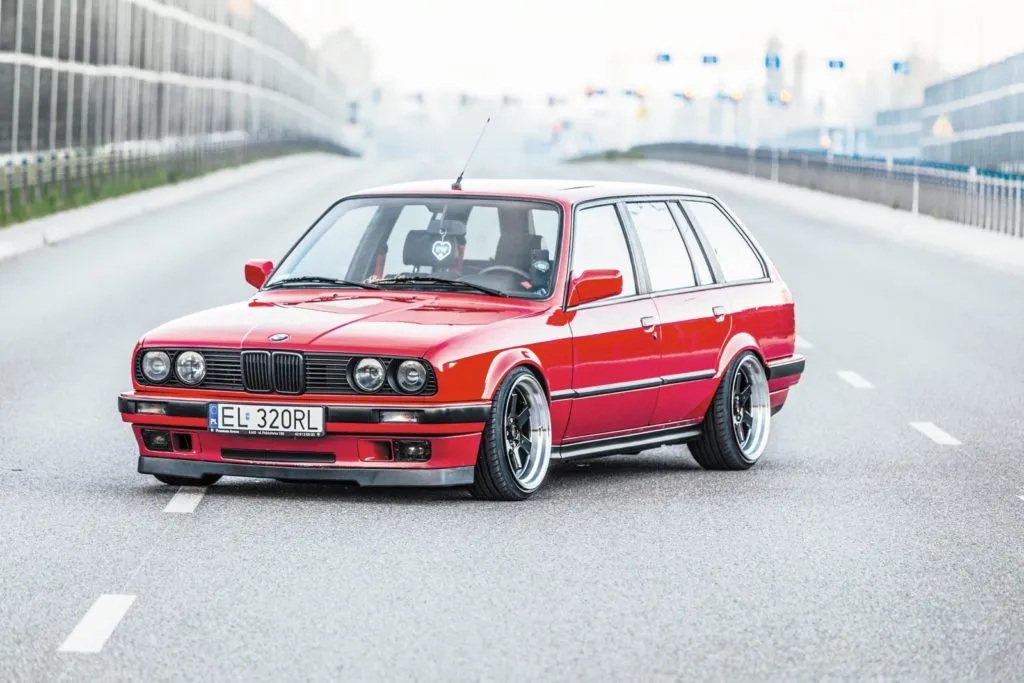 Zdjęcie Najlepsze spoiły do BMW E30 - popraw wygląd i osiągi swojego auta