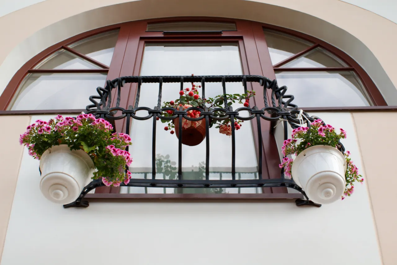 Zdjęcie Balkon francuski co to jest: poznaj jego cechy i funkcje