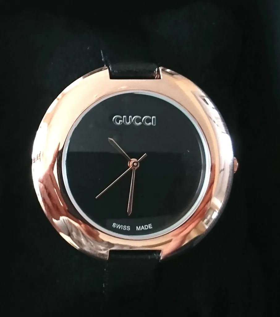 Zdjęcie Zegarek damski Gucci bransoleta – elegancja i styl w każdym detalu
