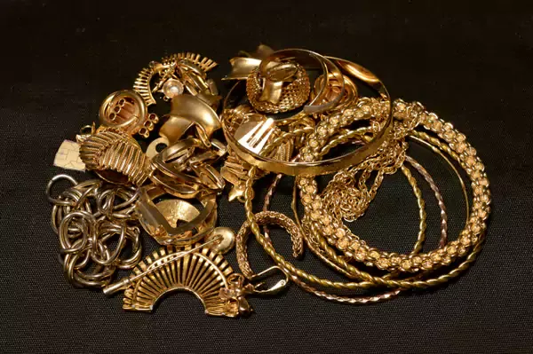 Zdjęcie Ile za złoto 585 w lombardzie? Realne ceny i zasady wyceny