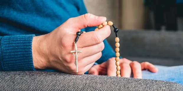 Zdjęcie Czwartkowe tajemnice różańca: Odkryj ich znaczenie i modlitwy