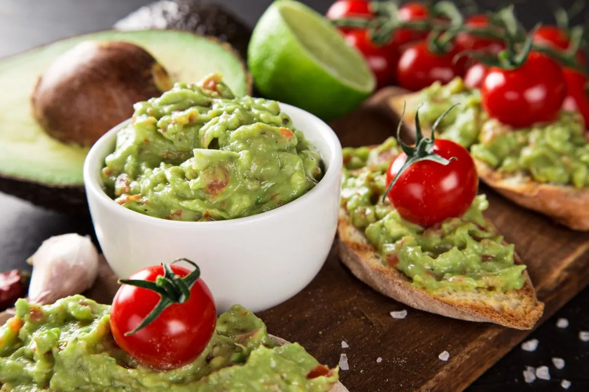 Zdjęcie Jak zapobiec ciemnieniu guacamole - sprawdzone metody na świeżość