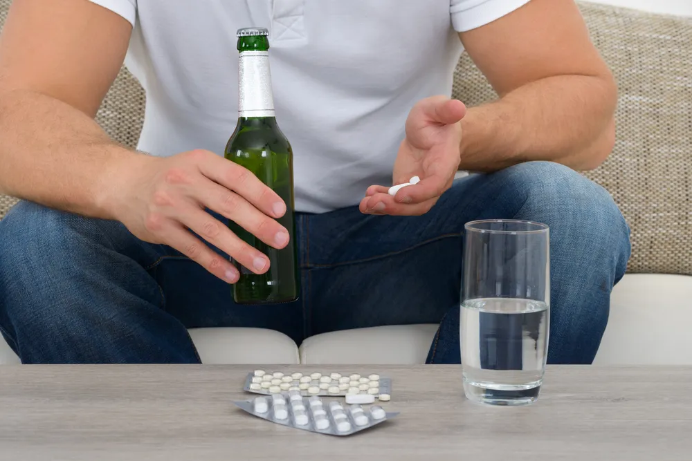 Zdjęcie Alkohol po ibupromie - czy to bezpieczne? Poznaj fakty i ryzyko