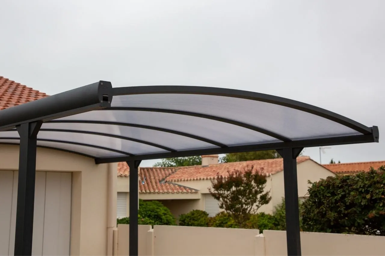 Zdjęcie Poliwęglan lity czy komorowy – który wybór jest lepszy dla Twojego projektu?