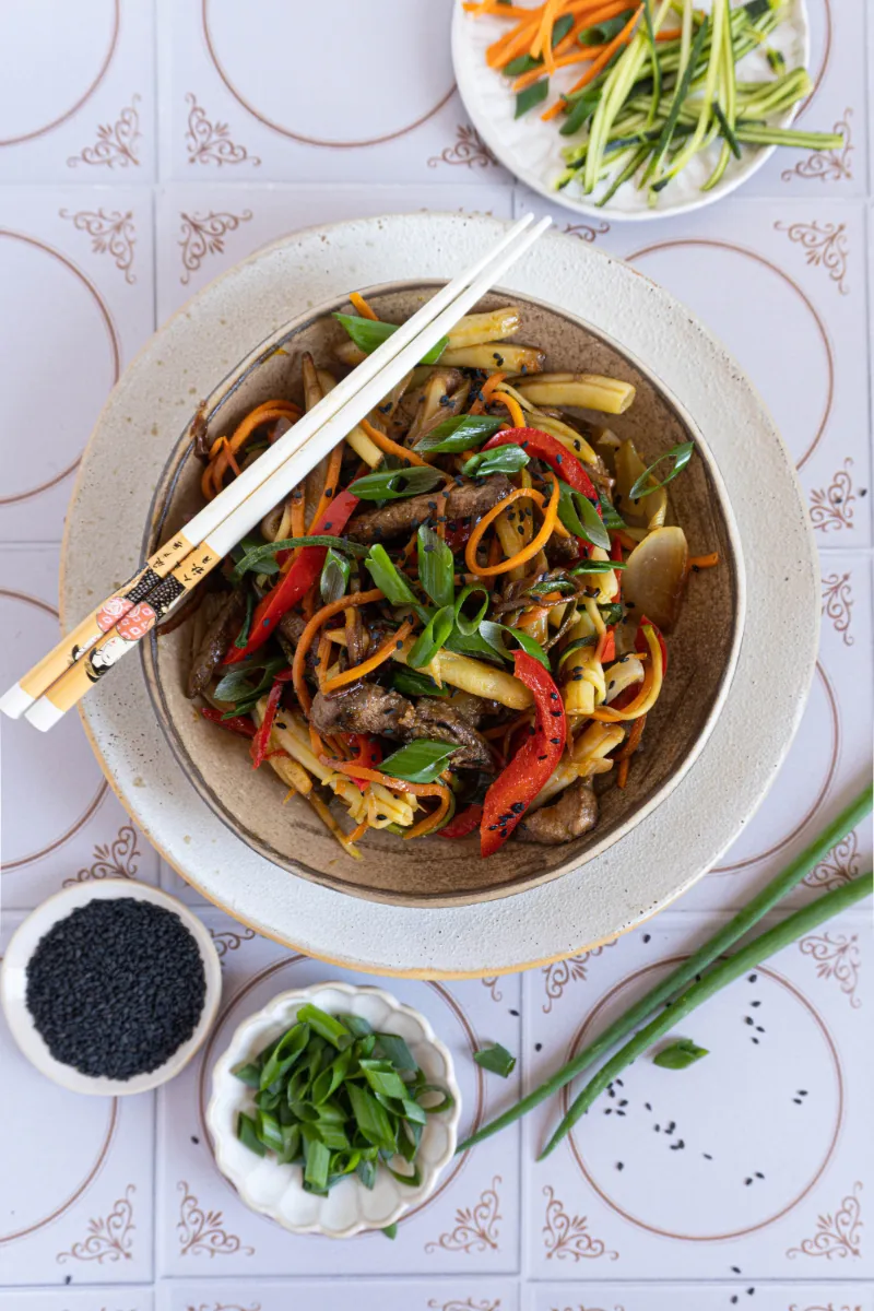 Zdjęcie Szybki i pyszny przepis na wieprzowinę stir fry z warzywami