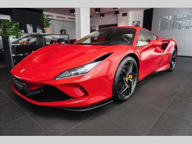Zdjęcie Ile kosztuje ferrari f8 tributo? Zaskakujące ceny i opcje dodatkowe