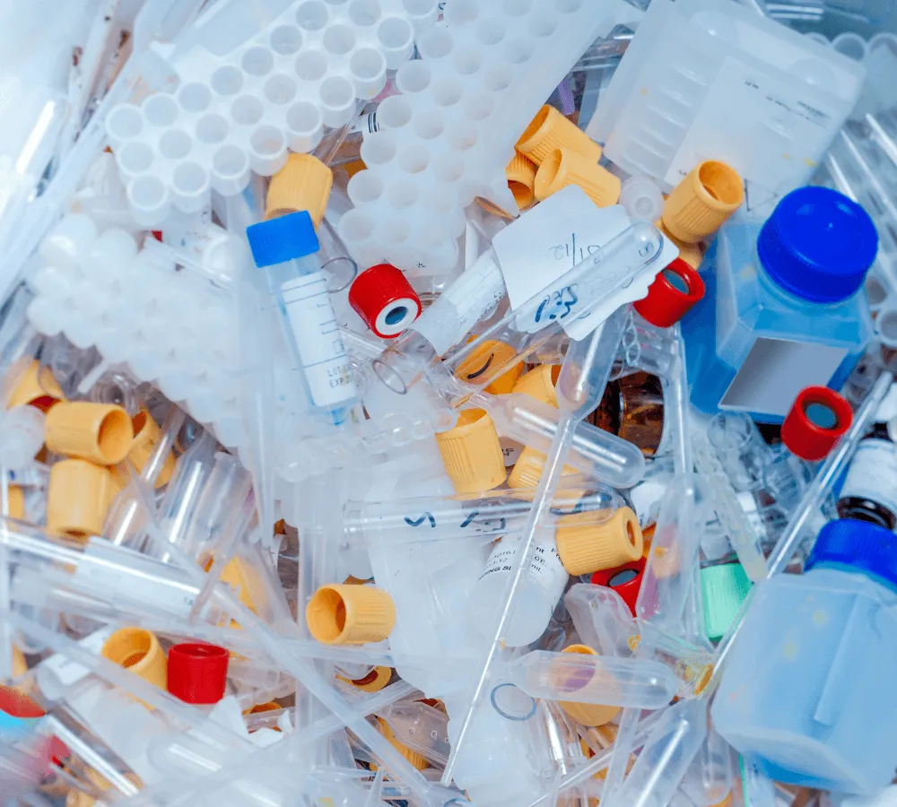 Zdjęcie Gdzie wyrzucić zużyte strzykawki i igły, aby uniknąć zagrożeń?