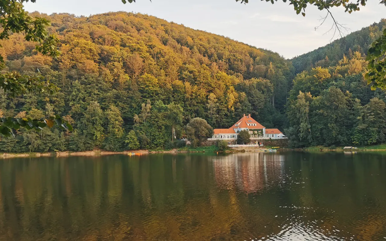 Zdjęcie Fregata nad jeziorem Bystrzyckim - historia, atrakcje i aktywności