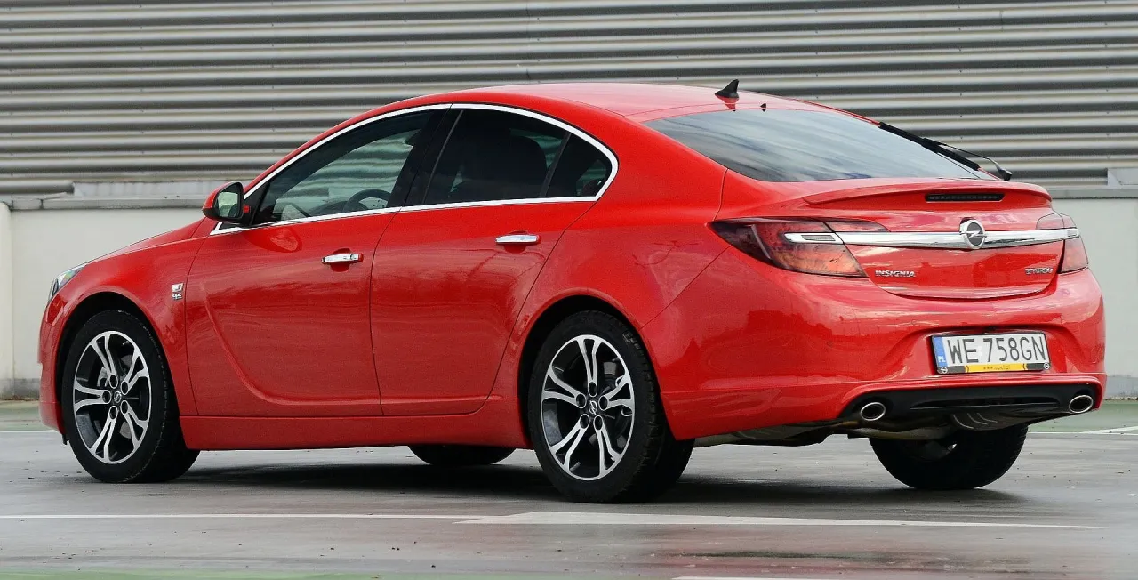 Zdjęcie Opel Insignia jaki silnik wybrać: porównanie, wydajność i niezawodność