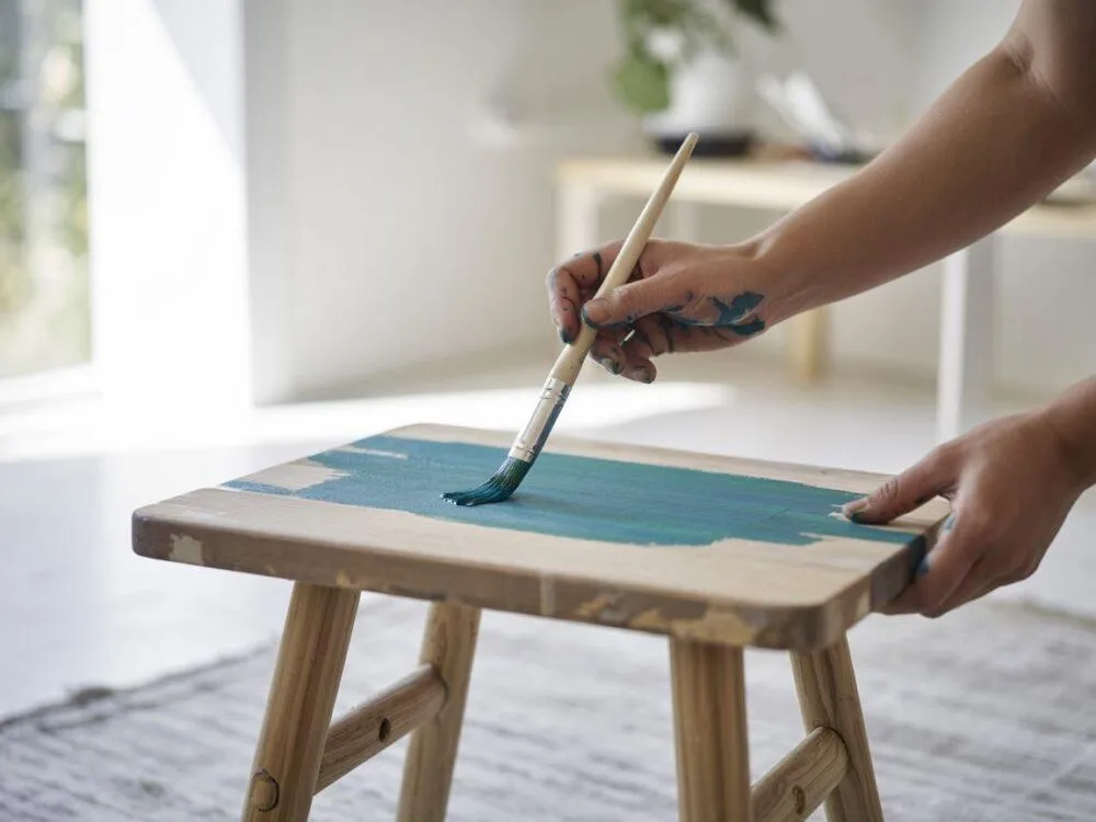 Zdjęcie Jak pomalować st&oacute;ł? Kompletny przewodnik krok po kroku