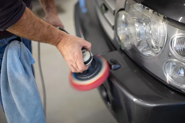 Zdjęcie Na czym polega polerowanie samochodu i jak uniknąć najczęstszych błędów