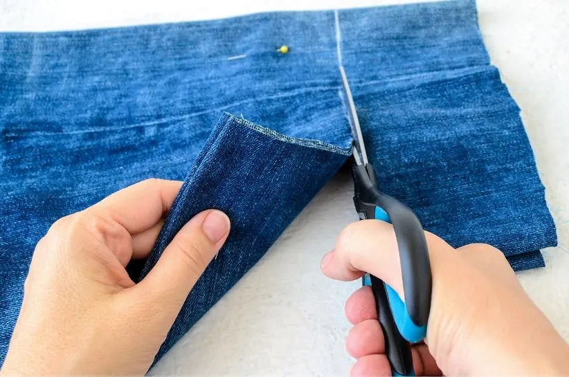 Zdjęcie Jak skrócić spodnie damskie: 7 prostych kroków dla każdego