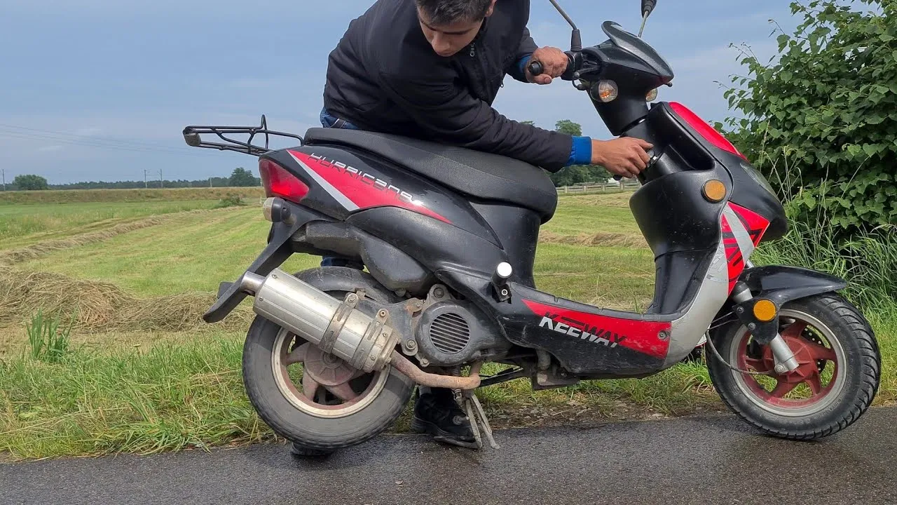 Zdjęcie Jak strzelać z wydechu w motocyklu i uniknąć uszkodzeń silnika