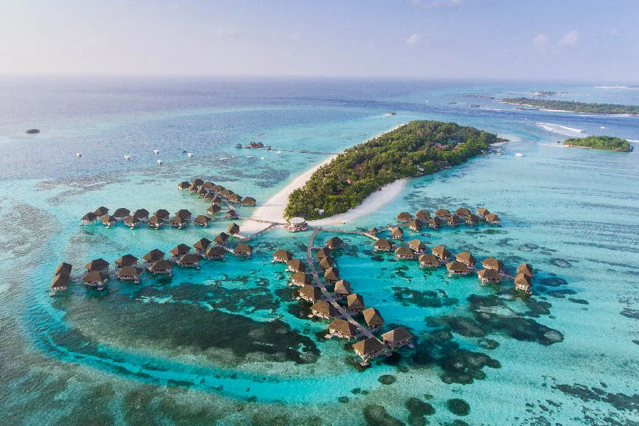 Zdjęcie Ile trwa lot z Polski na Malediwy? Sprawdź czas przelotu i trasy