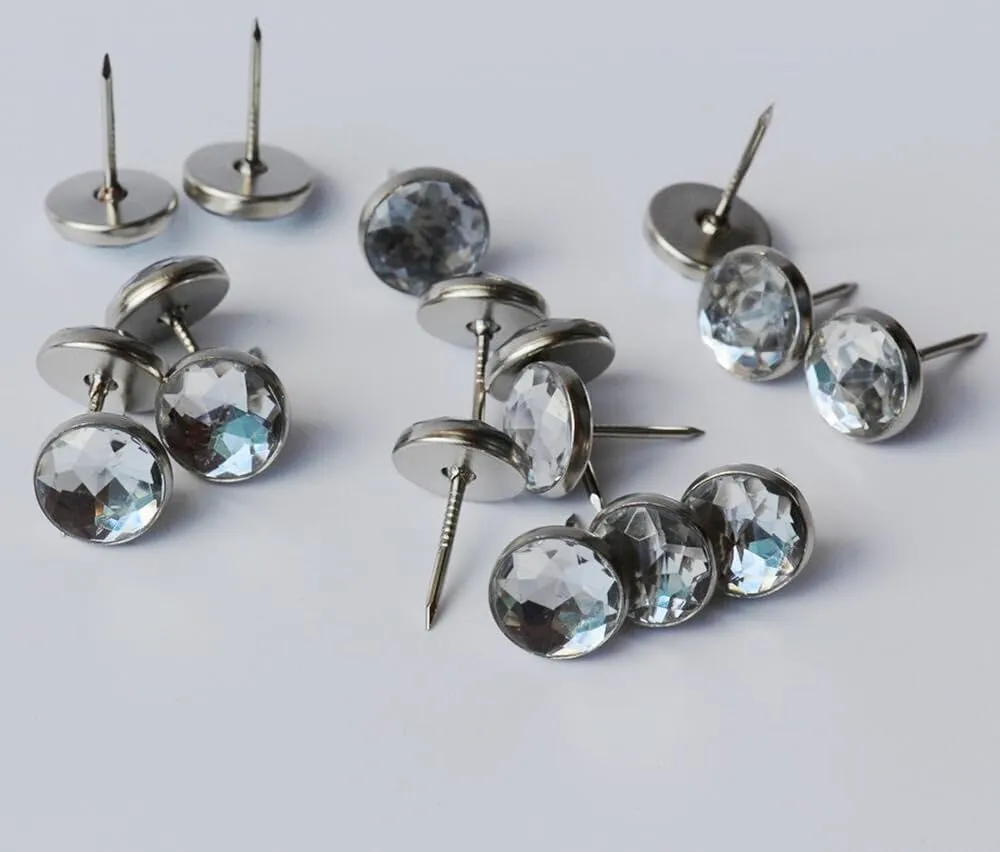 Zdjęcie Jak wbijać gwoździe tapicerskie bez uszkadzania materiału?