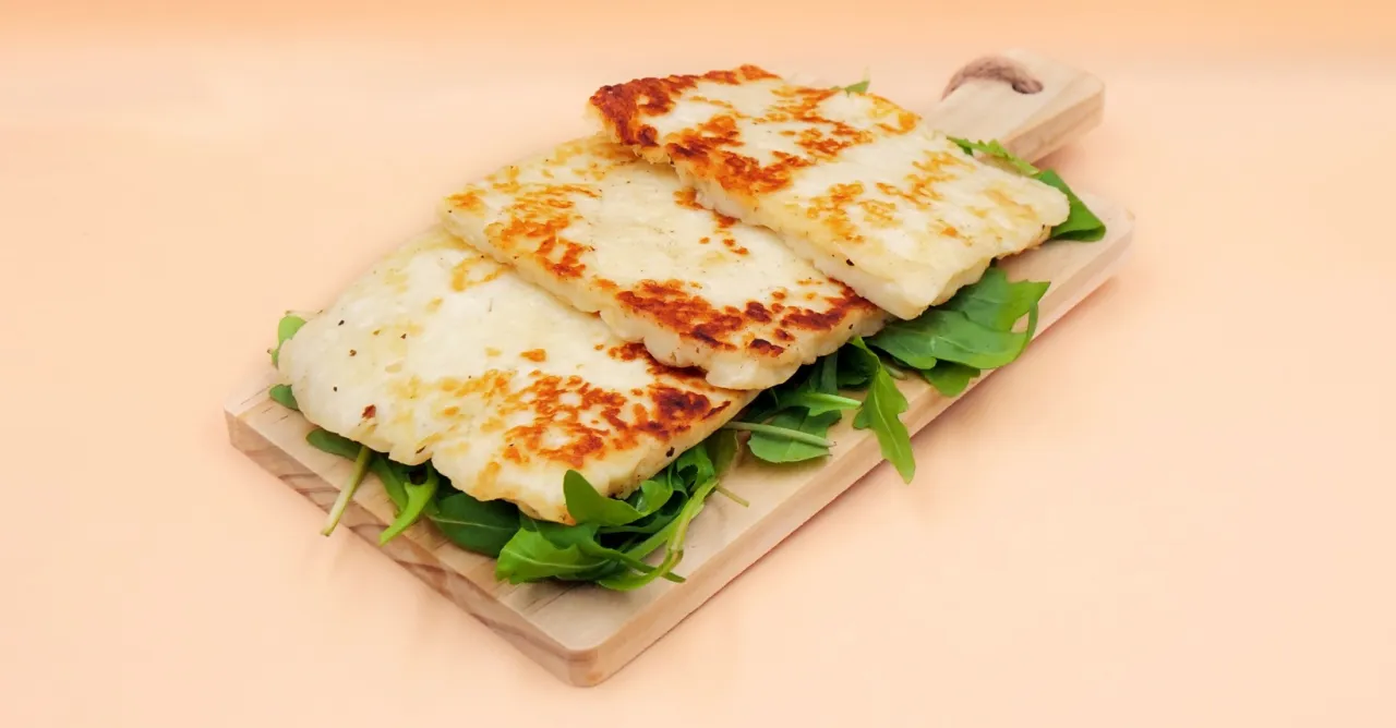 Zdjęcie Jak zrobić ser halloumi na grillu, aby był idealnie chrupiący i smaczny