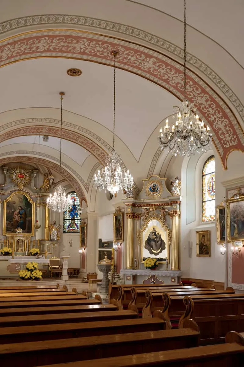 Zdjęcie Jakie dekoracje zdobiły wnętrza kościołów romańskich - poznaj ich tajemnice