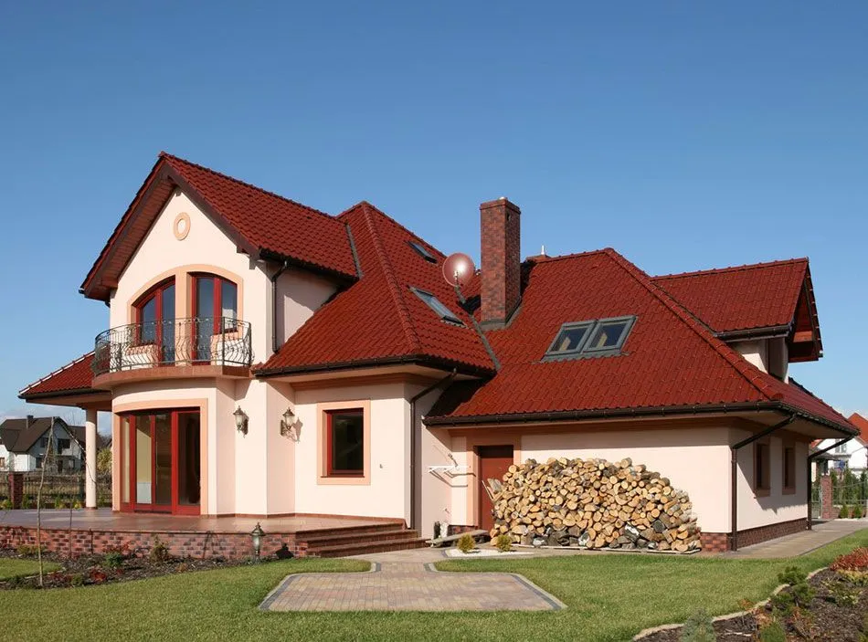 Zdjęcie Jaki kolor elewacji do bordowego dachu – unikaj najgorszych wyborów!