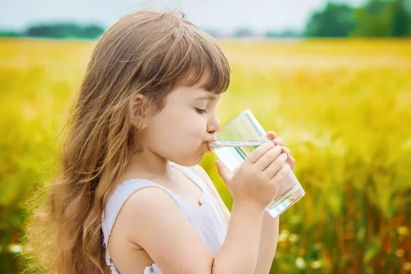 Zdjęcie Czy woda w kranie jest chlorowana? Co powinieneś wiedzieć o jej bezpieczeństwie