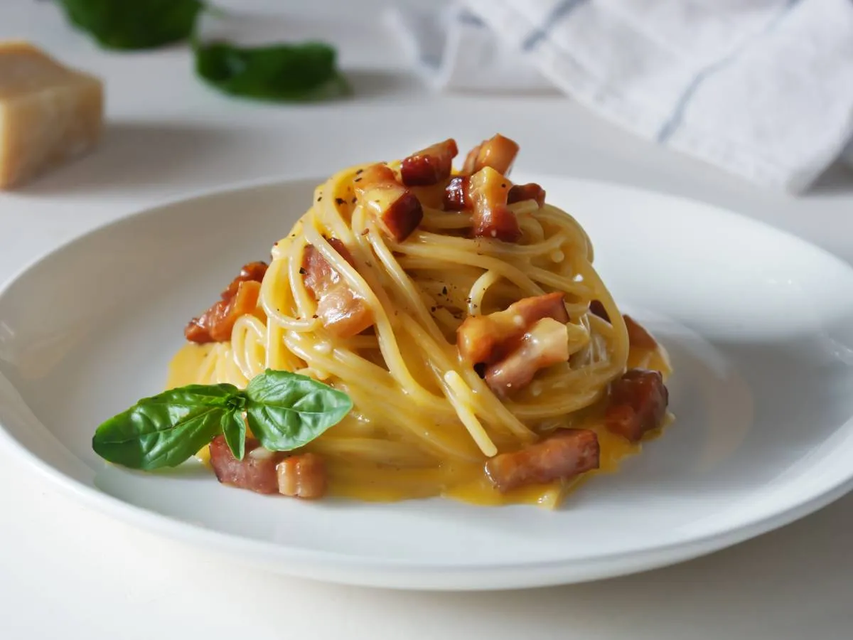 Zdjęcie Carbonara Pascala: Jak zrobić idealny sos bez jajecznicy?