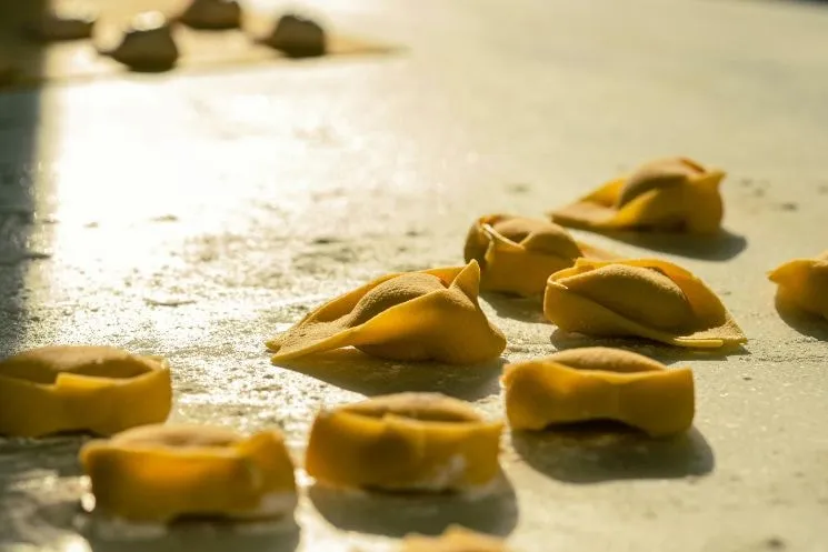 Zdjęcie Tortellini z prosciutto: najlepsze sosy i dodatki, które zaskoczą