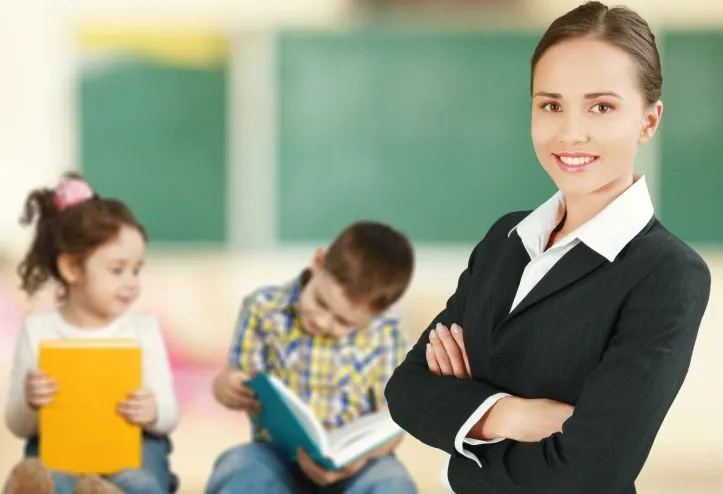Zdjęcie Ile wynosi etat pedagoga szkolnego i jak wpływa na zatrudnienie?