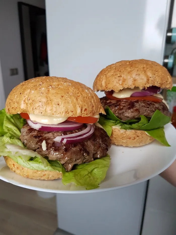 Zdjęcie Ile waży burger wołowy? Zaskakujące różnice w wagach burgerów