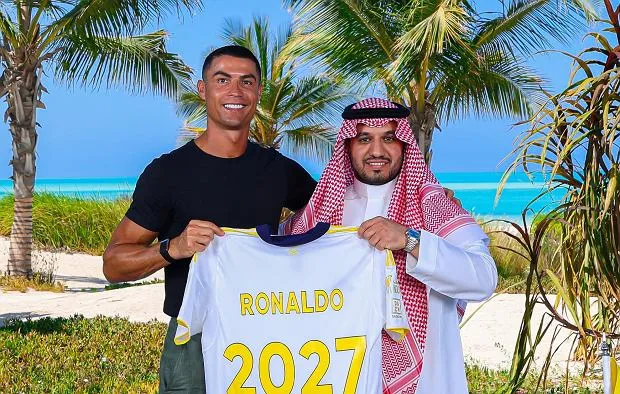 Zdjęcie Ile zarabia Ronaldo tygodniowo? Zaskakujące fakty o jego dochodach
