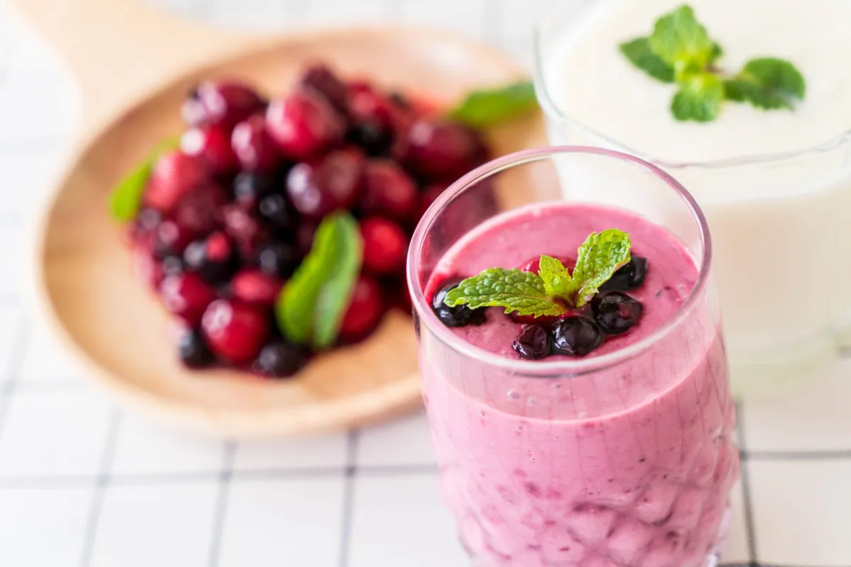 Zdjęcie Delicioso batido de frutas del bosque que no puedes dejar de probar