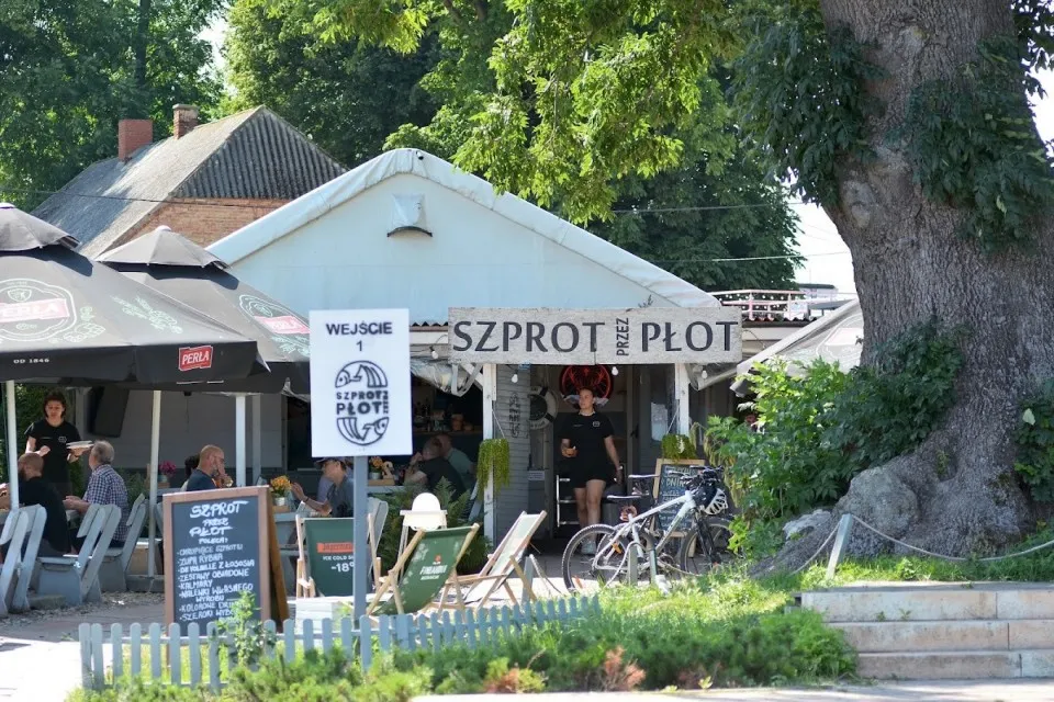 Zdjęcie Najlepsze miejsca, gdzie zjeść w Mechelinkach - odkryj smaki regionu