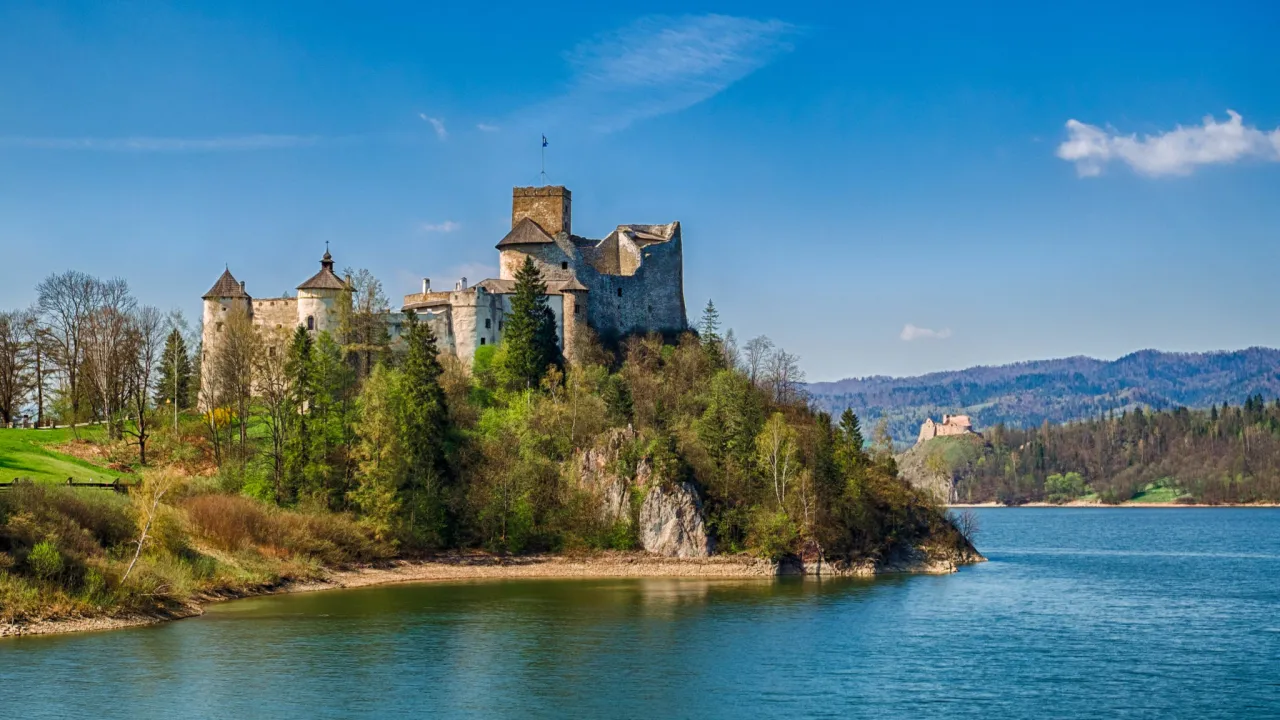 Zdjęcie Nocleg w zamku w Niedzicy - odkryj wyjątkowe miejsca na wypoczynek