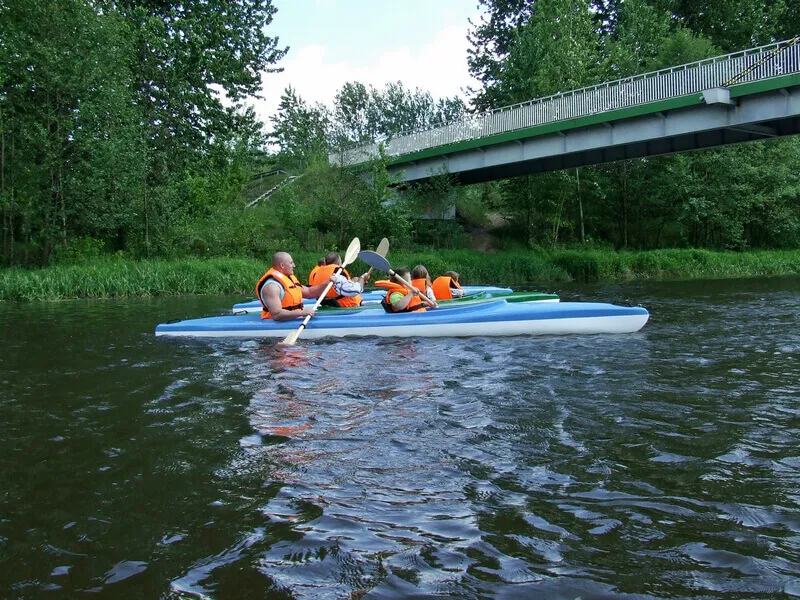 Zdjęcie Spływy kajakowe Wkrą: Trasy, ceny i jak zaplanować przygodę