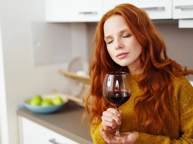 Zdjęcie Czy wódka pomaga na ból gardła? Odkryj skuteczne alternatywy