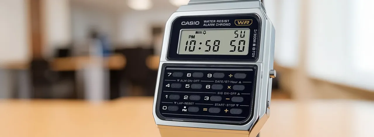 Zdjęcie Złoty zegarek kalkulator Casio retro – poznaj jego unikalne cechy