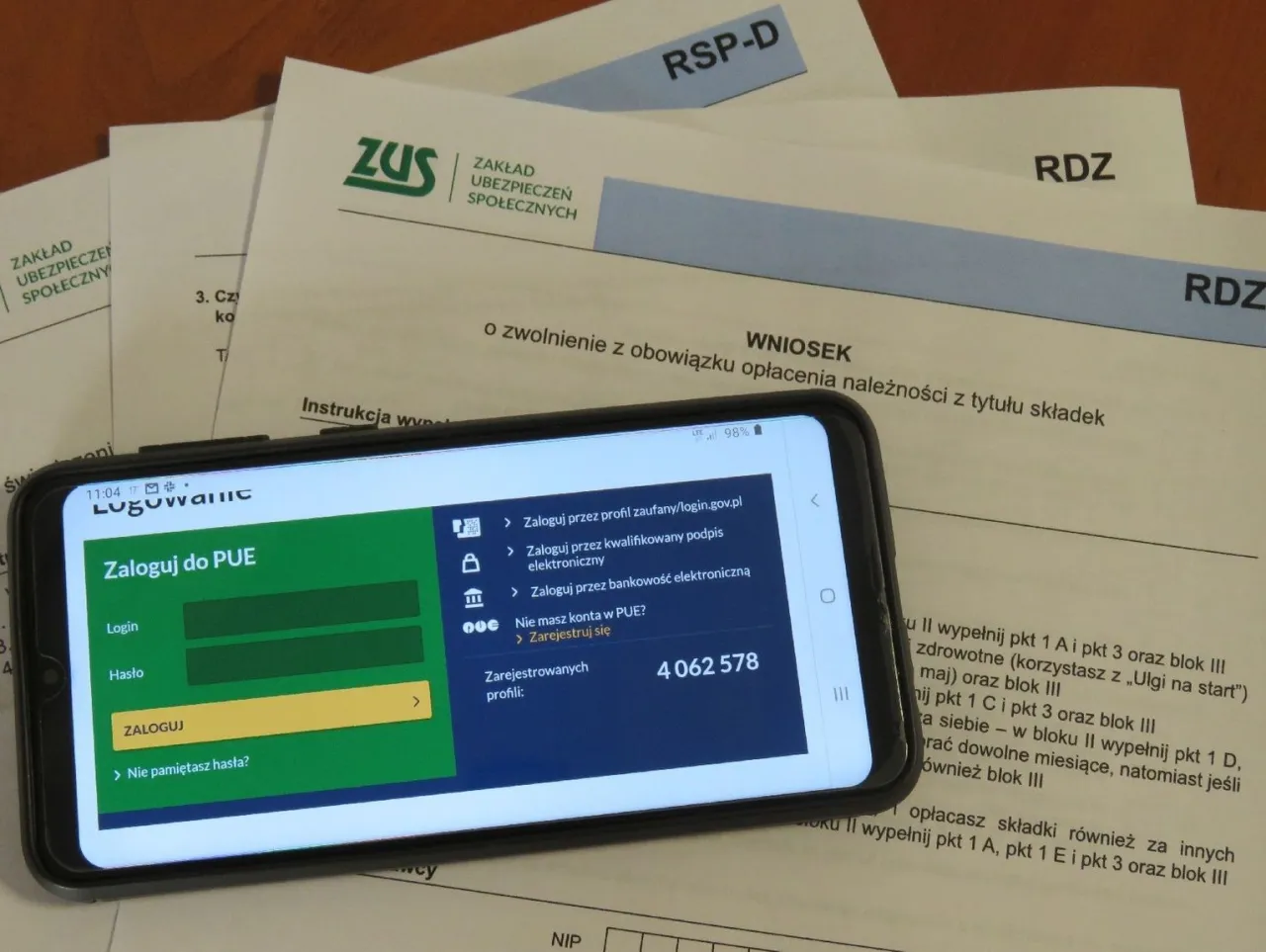 Zdjęcie Jaki wniosek do ZUS o postojowe? Sprawdź, jak uniknąć błędów